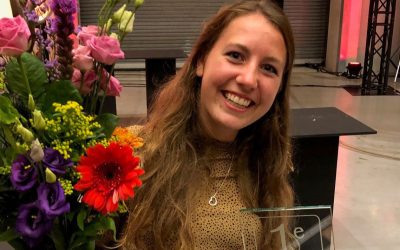 Esther Weijenberg wint NK- Floral Art voor jonge professionals